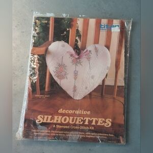 VTG Titan Cross Stitch kit Country cottage 1987 twee Endearing Heart 12X14